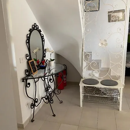 Gemuetliches Haus In Mit Meerblick Mali Drvenik